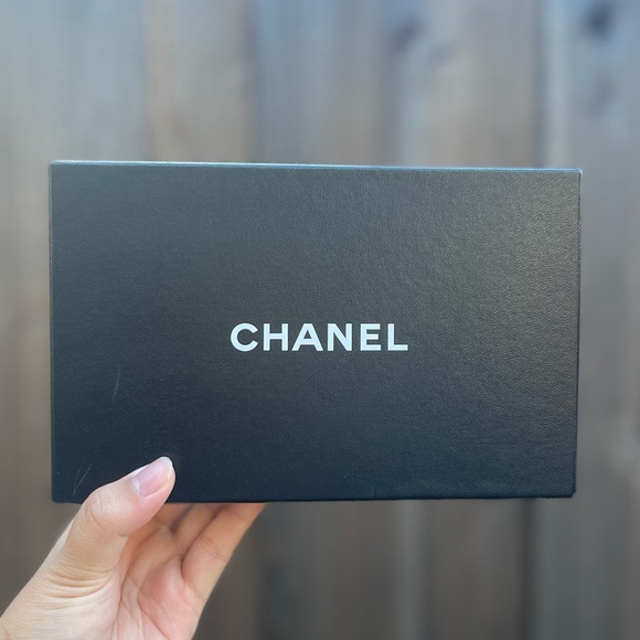 Chanel Vintage Quilted Yen Wallet in Black, Lambskin, and Silver Hardware - Picture 13 of 13